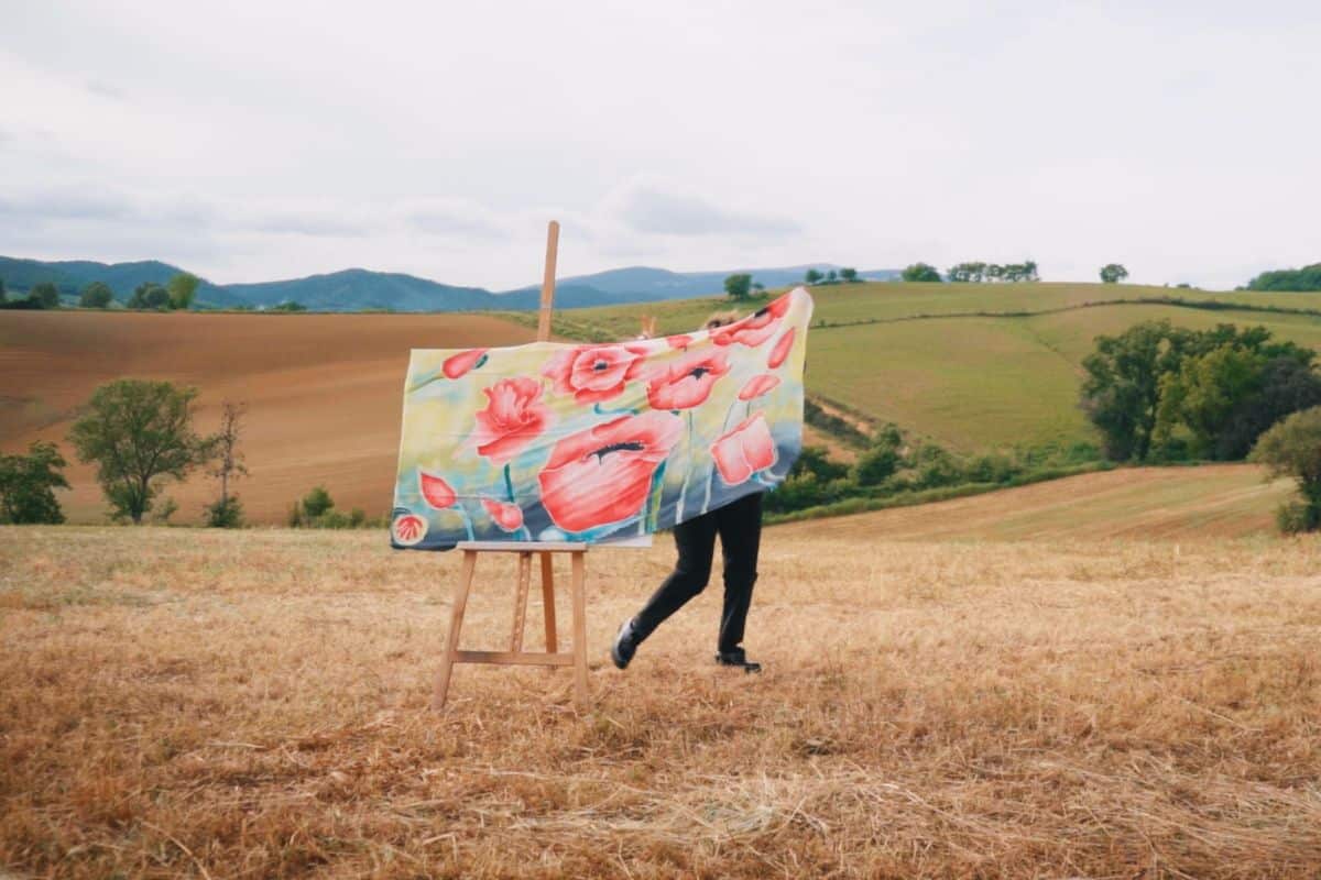 Una scena del video Arte Indosso con Marina Qauttrini